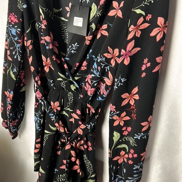 Parisian romper size 6 .black,floral multicolor long sleeve,  faux wrap,surplice - Picture 8 of 15